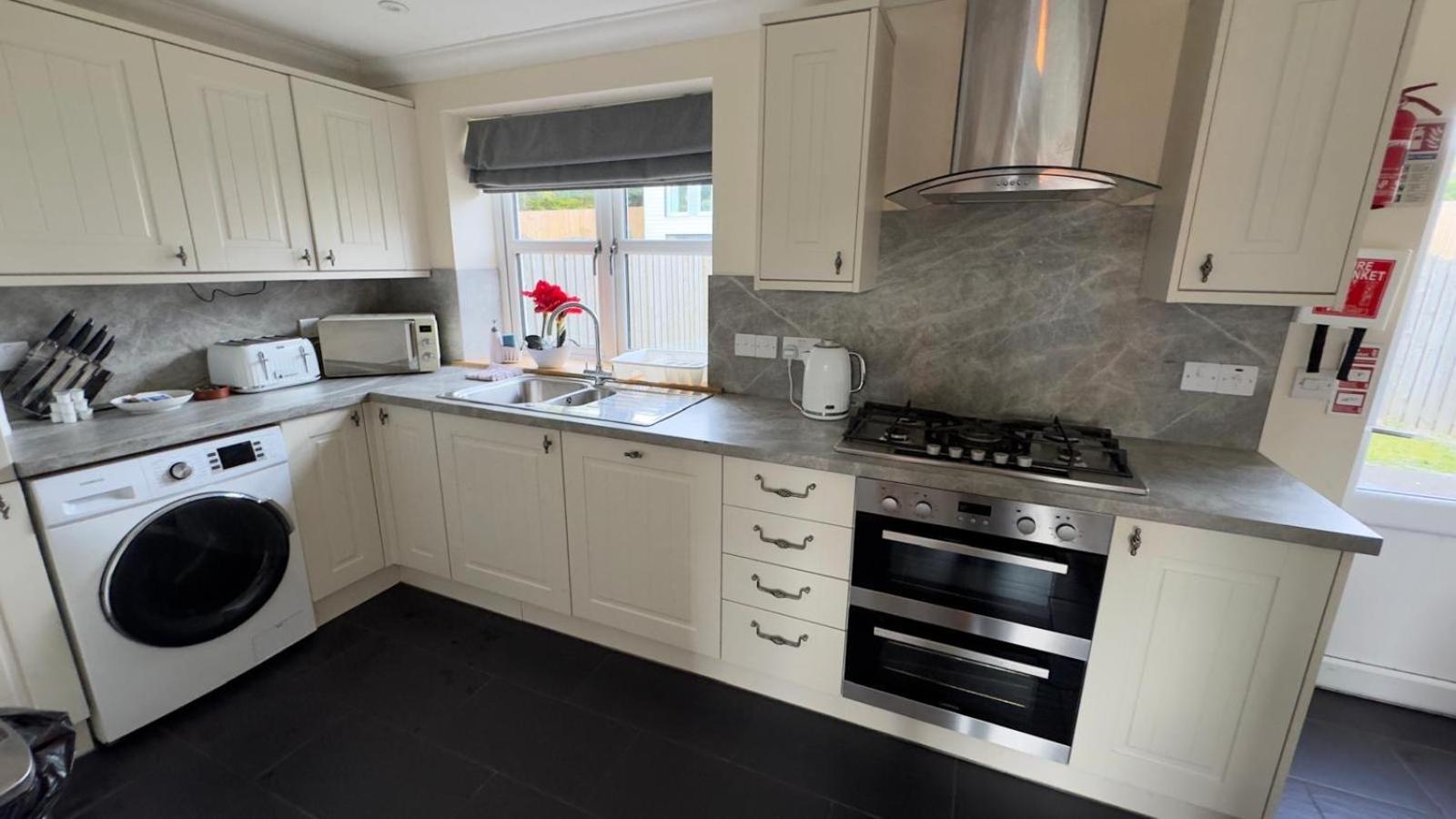 The Waverley Inn Holiday Homes Inverness Esterno foto